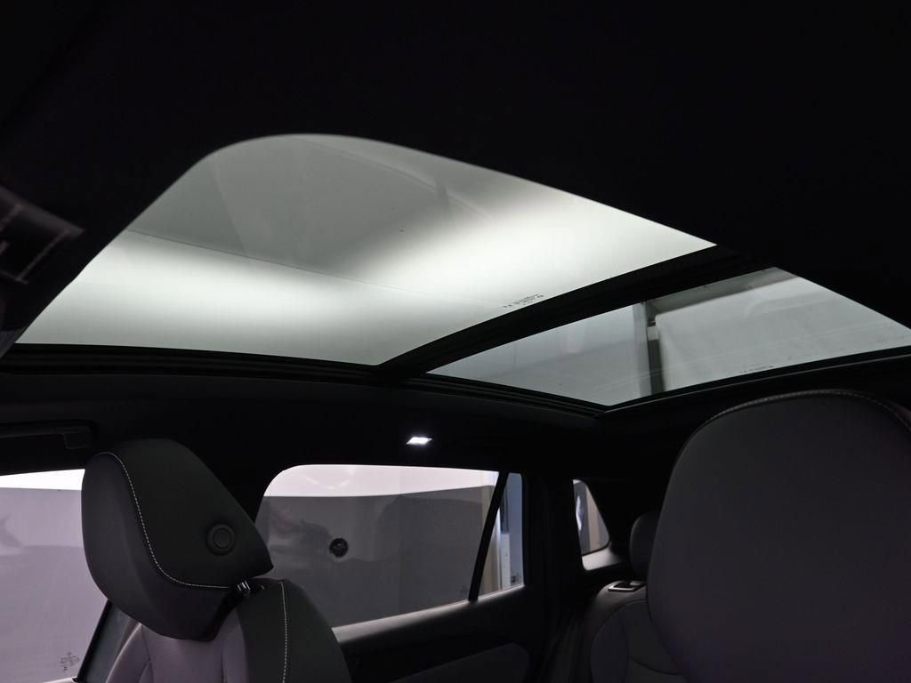 New 2026 Volkswagen Tiguan SE R-Line image 11