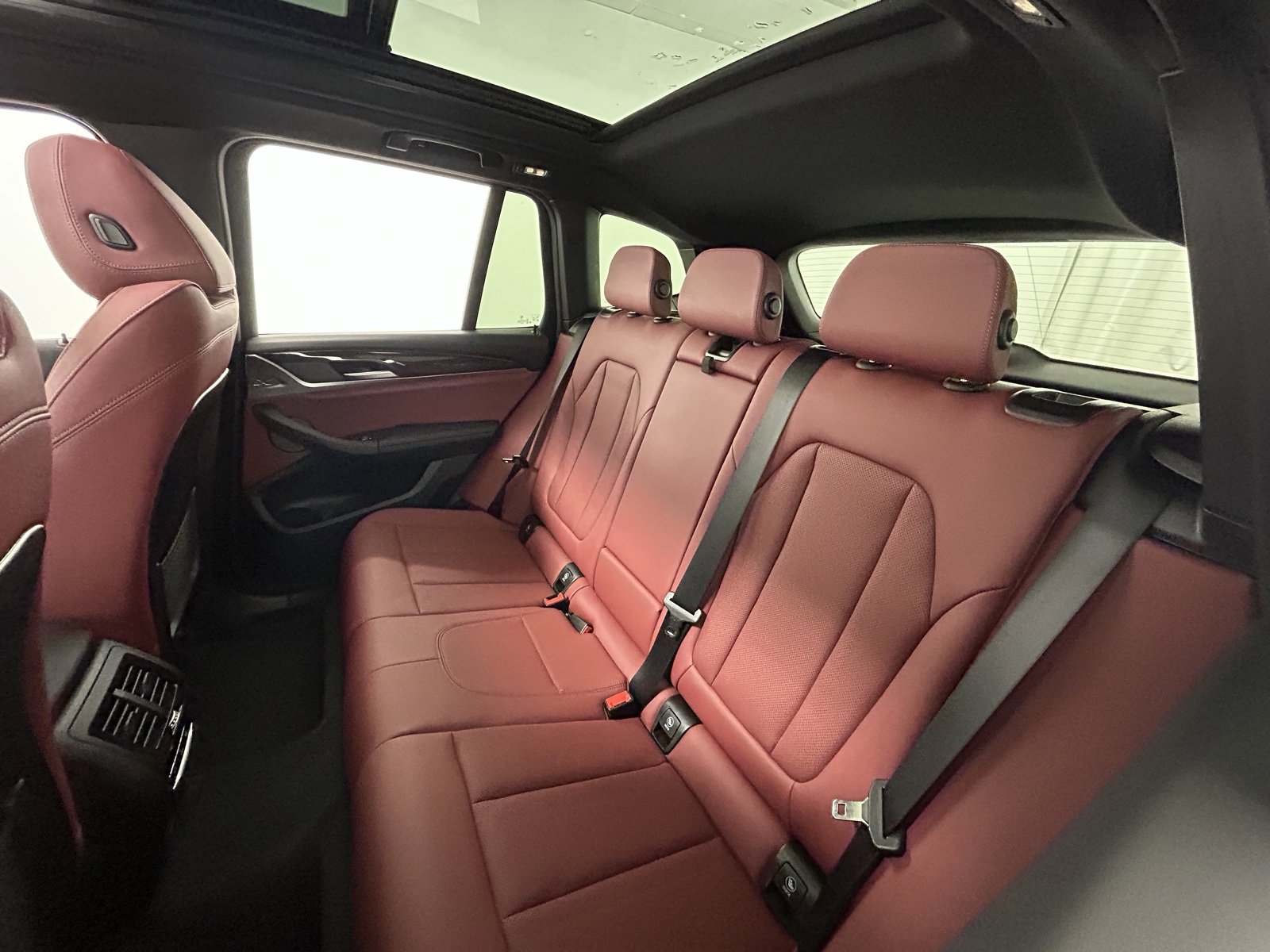 Used 2024 BMW X3 xDrive30i w/ Premium Package image 34