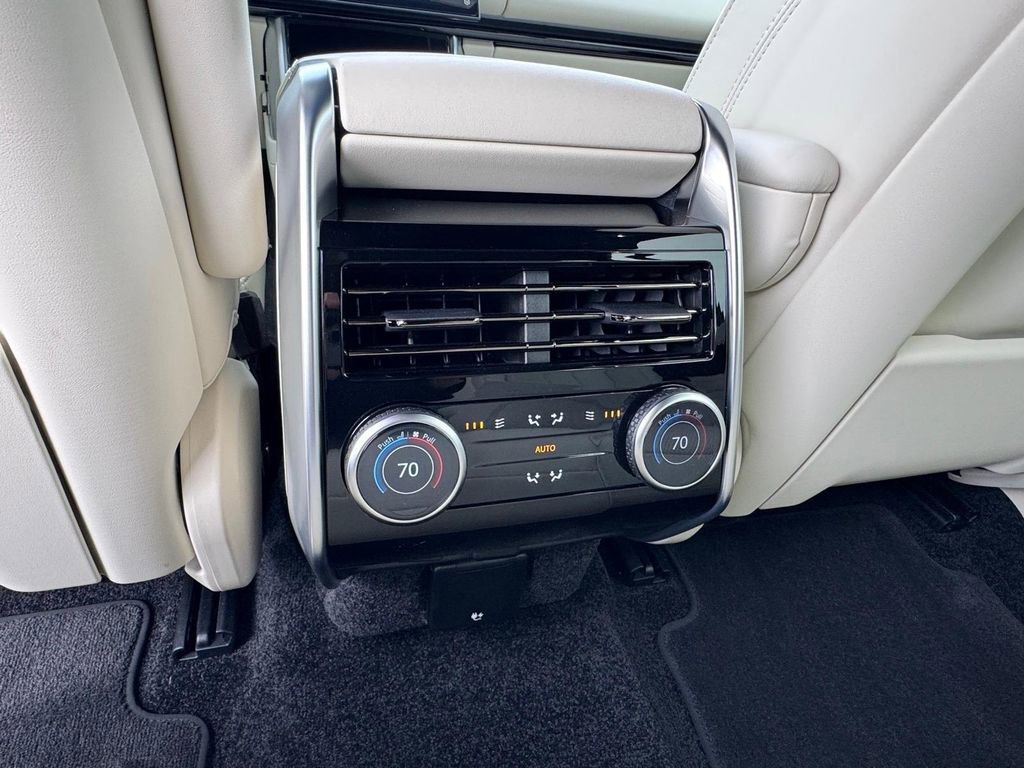 Used 2025 Land Rover Range Rover Long Wheelbase SE image 11