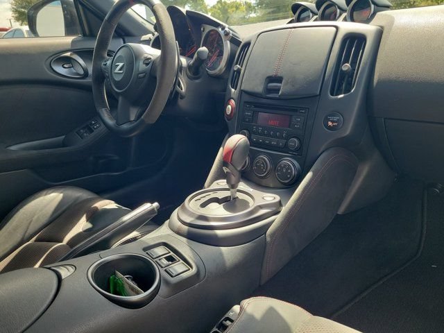 Used 2020 Nissan 370Z Coupe RWD image 5