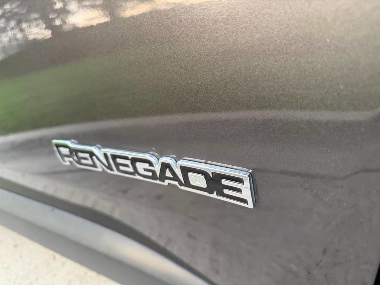 Used 2021 Jeep Renegade Latitude FWD image 33