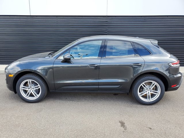 Used 2025 Porsche Macan image 2