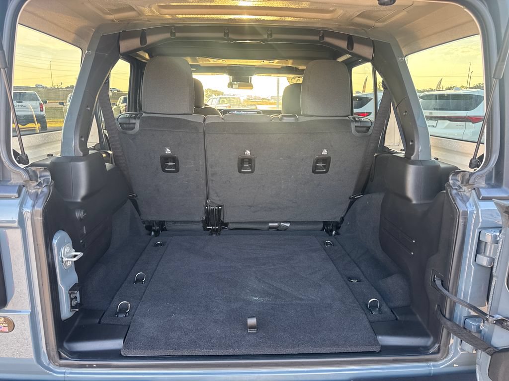 Used 2025 Jeep Wrangler Unlimited Rubicon AWD/4WD image 6