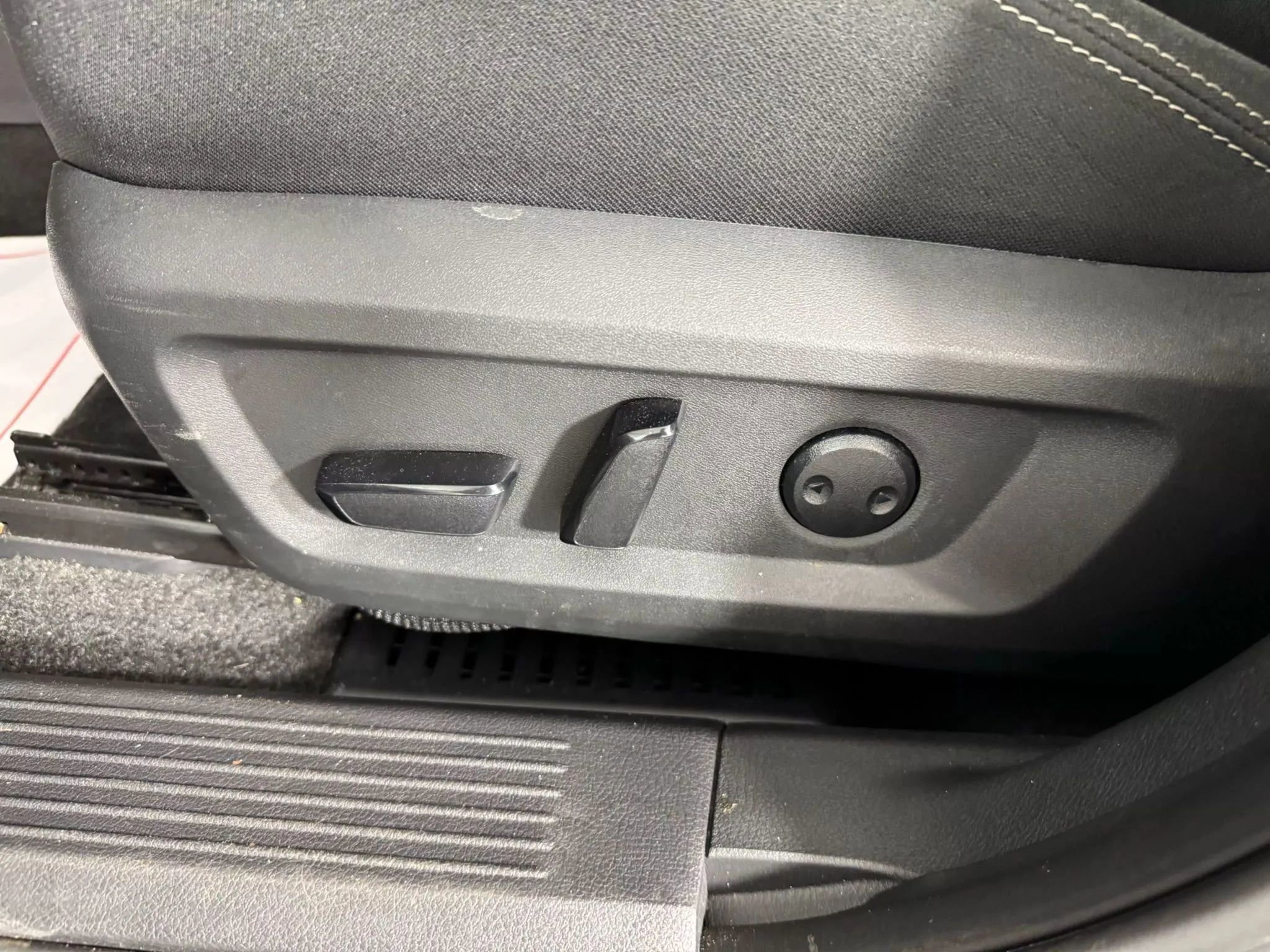 Used 2024 Nissan Rogue SV AWD/4WD image 33