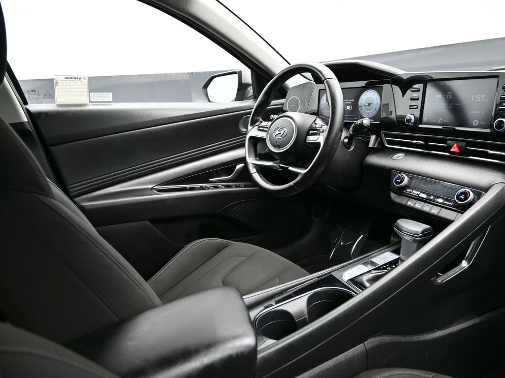 Used 2021 Hyundai Elantra SEL w/ Convenience Package image 18