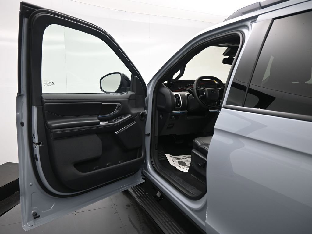 New 2025 Ford Expedition Platinum w/ Stealth Appearance Package AWD/4WD image 8