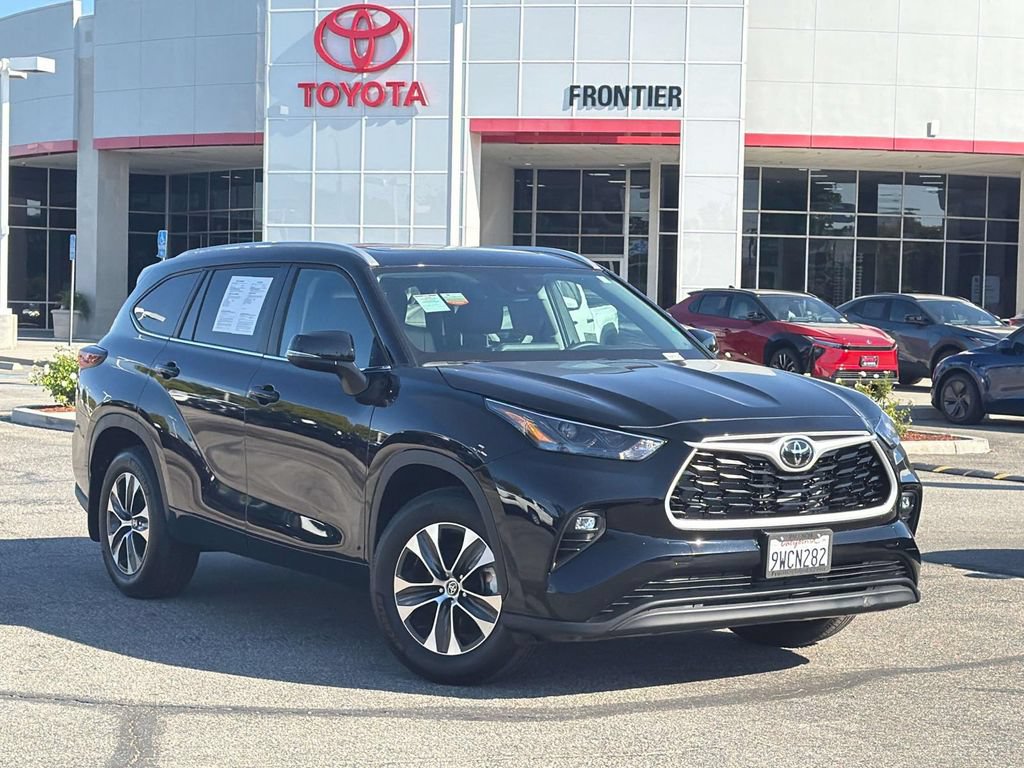 Certified 2026 Toyota Highlander XLE AWD/4WD image 1