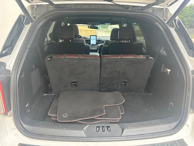 Used 2024 Ford Explorer Platinum w/ Technology Package AWD/4WD image 8