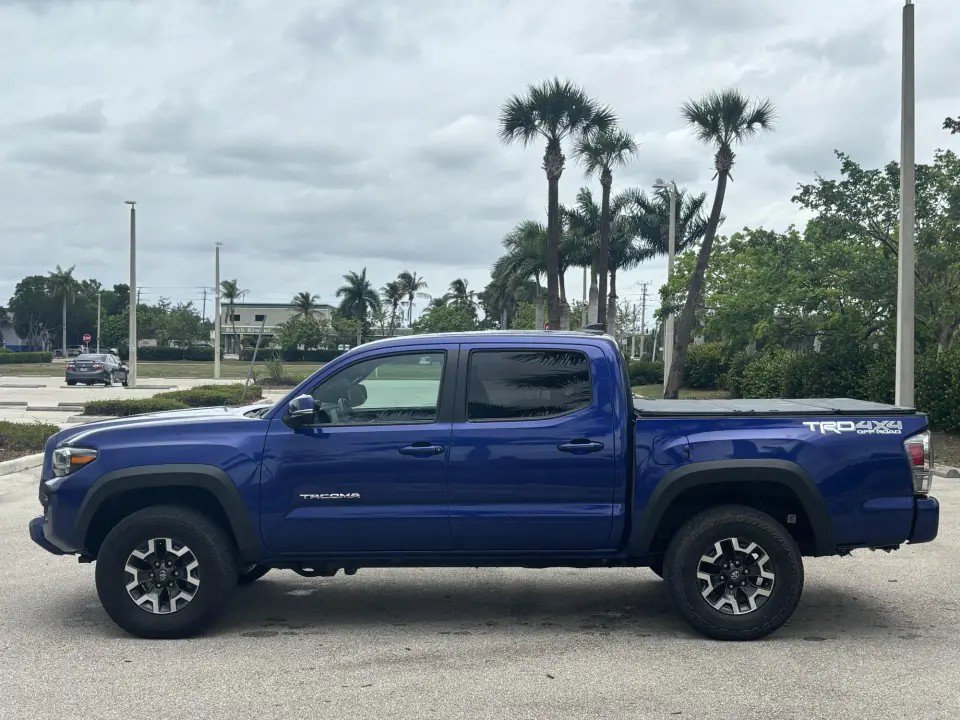 Used 2023 Toyota Tacoma TRD Off-Road w/ TRD Premium Off Road Package AWD/4WD image 9