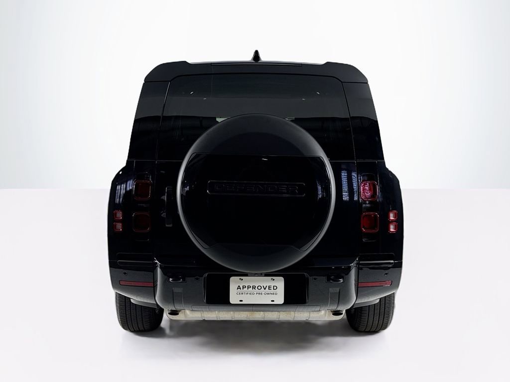 Used 2025 Land Rover Defender 130 X-Dynamic SE image 4