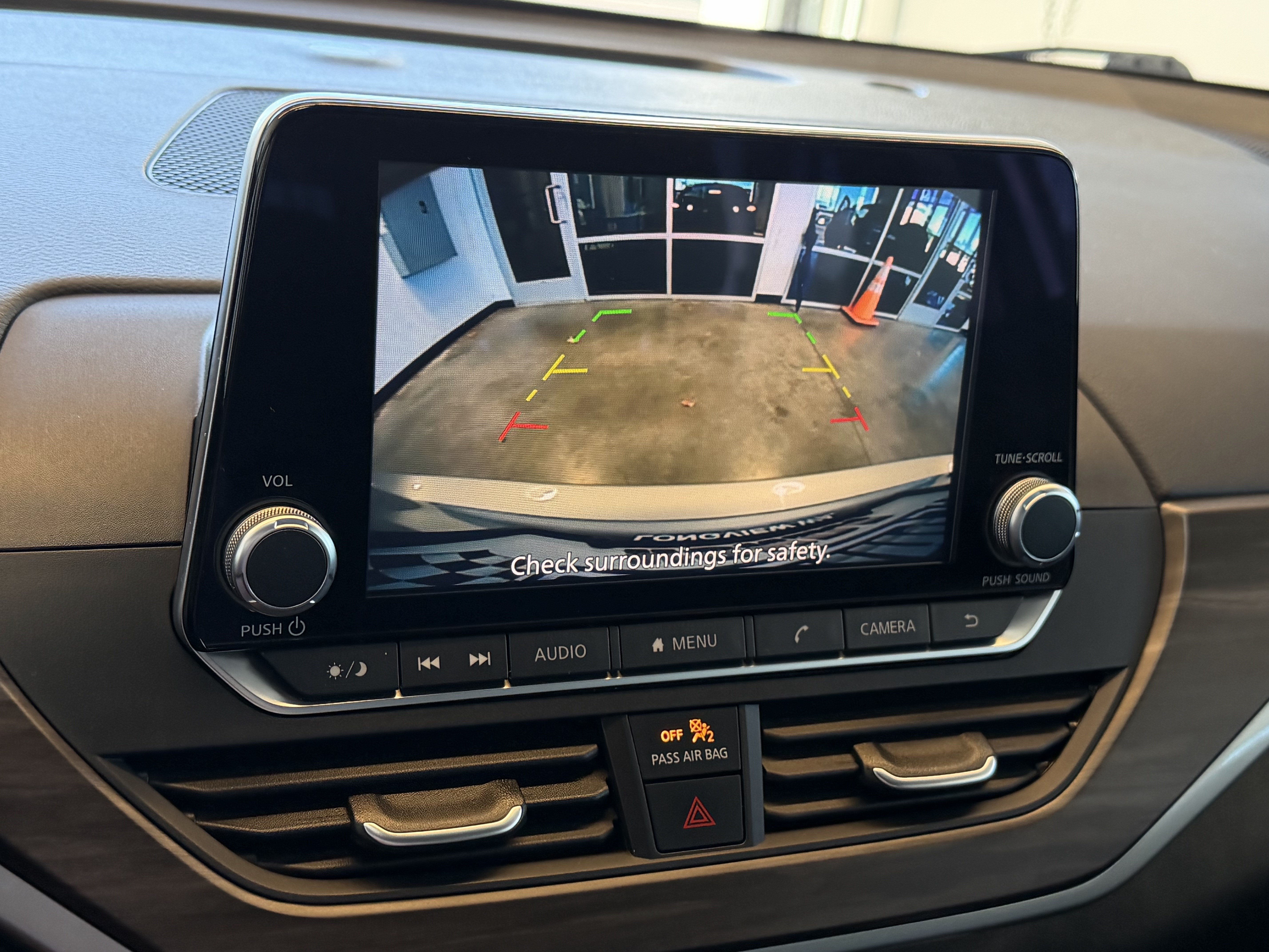 Used 2025 Nissan Altima 2.5 SV FWD image 12