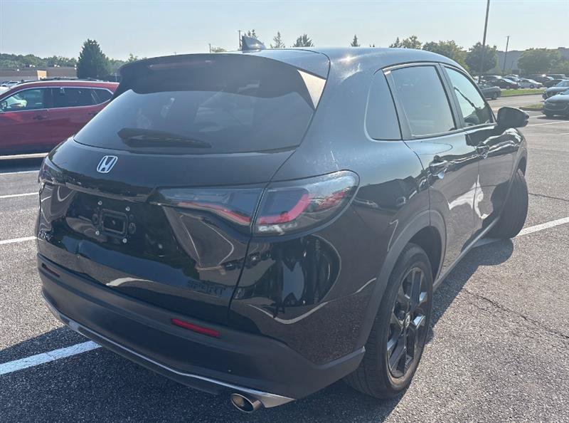 Used 2025 Honda HR-V Sport image 9