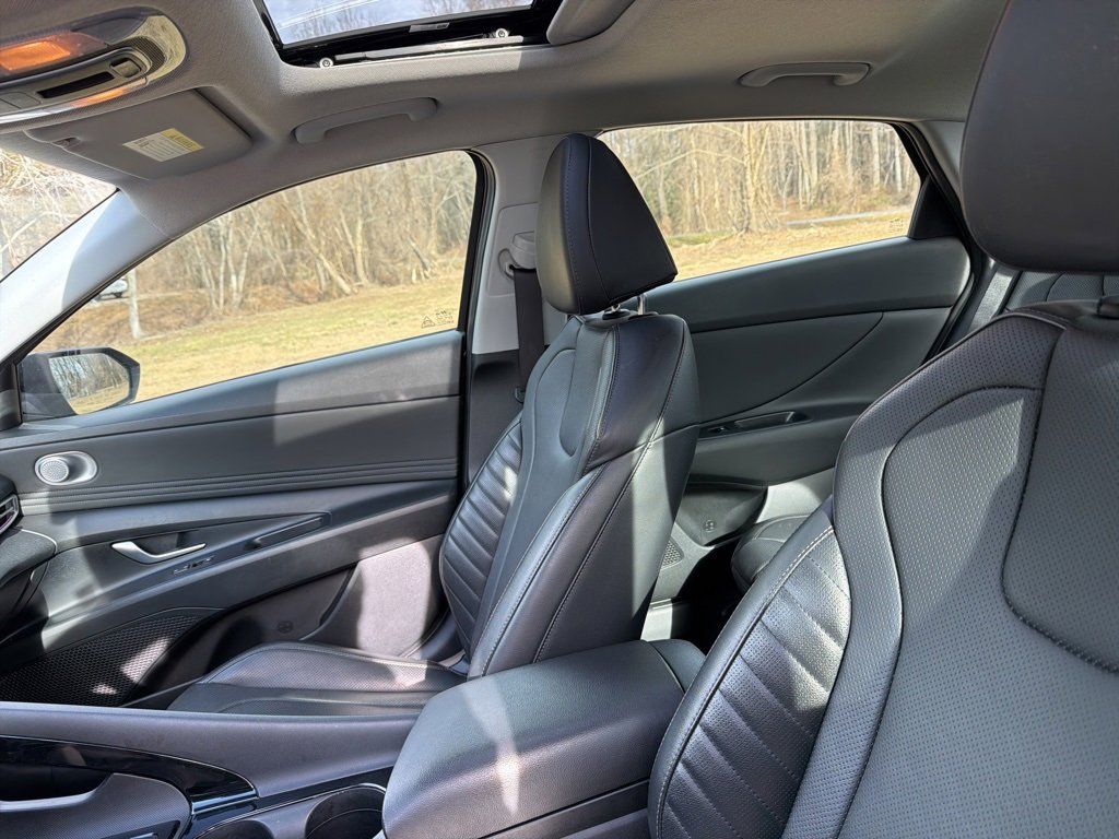 Used 2023 Hyundai Elantra Limited image 10