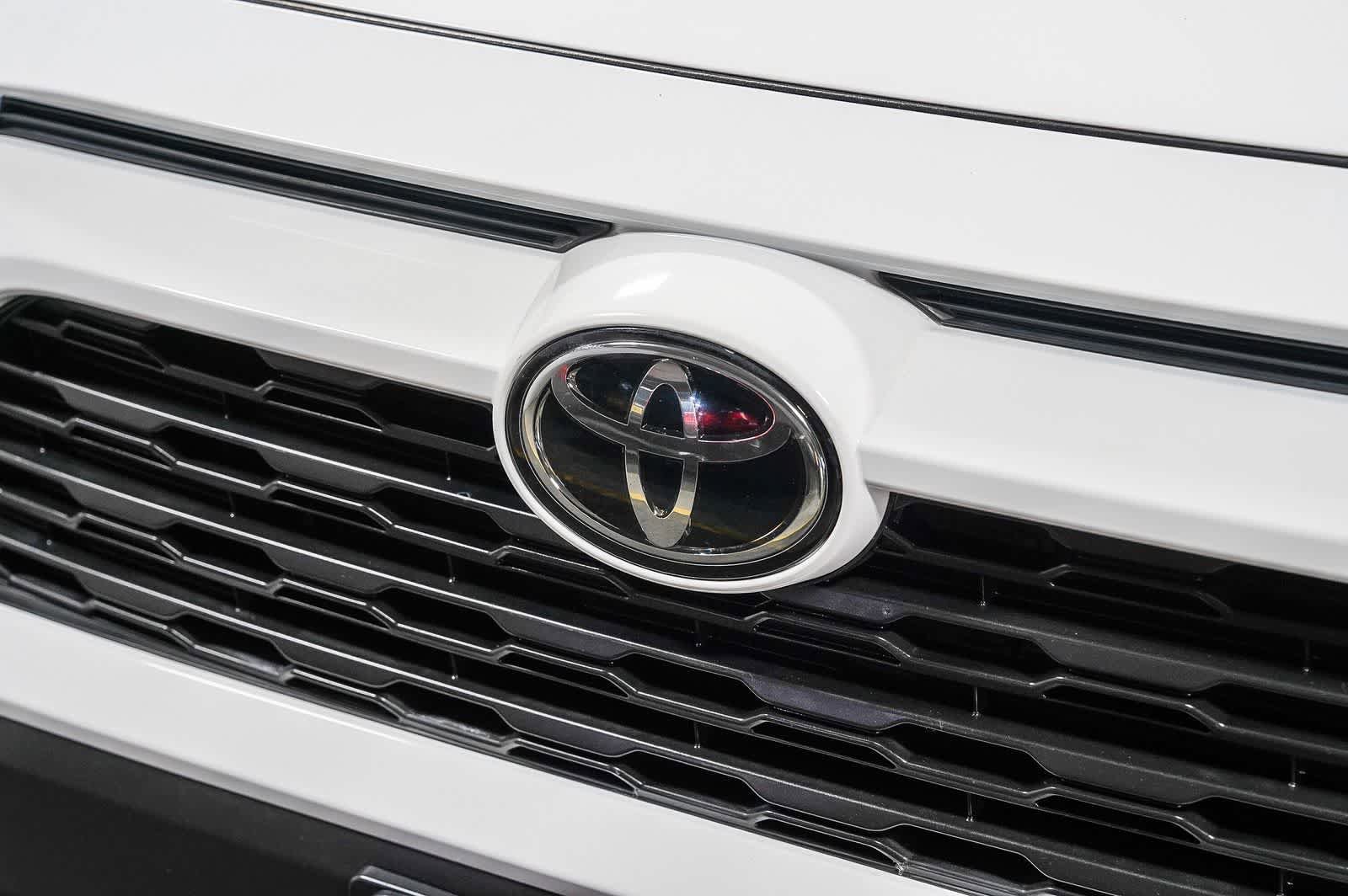 Certified 2023 Toyota RAV4 XLE w/ Convenience Package FWD image 9