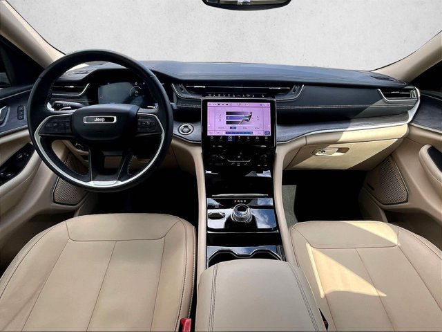 Used 2022 Jeep Grand Cherokee Limited AWD/4WD image 16