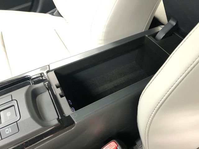 Used 2024 Toyota Prius XLE FWD image 28