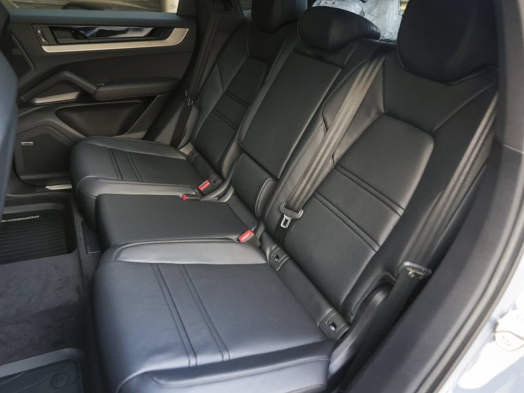 New 2026 Porsche Cayenne Coupe AWD/4WD image 31