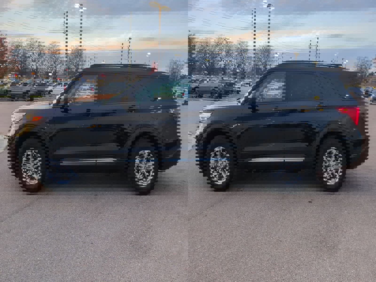 Used 2023 Ford Explorer XLT image 5