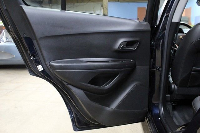 Used 2022 Chevrolet Trax LT w/ LT Convenience Package AWD/4WD image 14