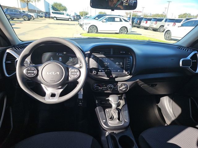 Used 2023 Kia Soul LX w/ LX Technology Package image 18