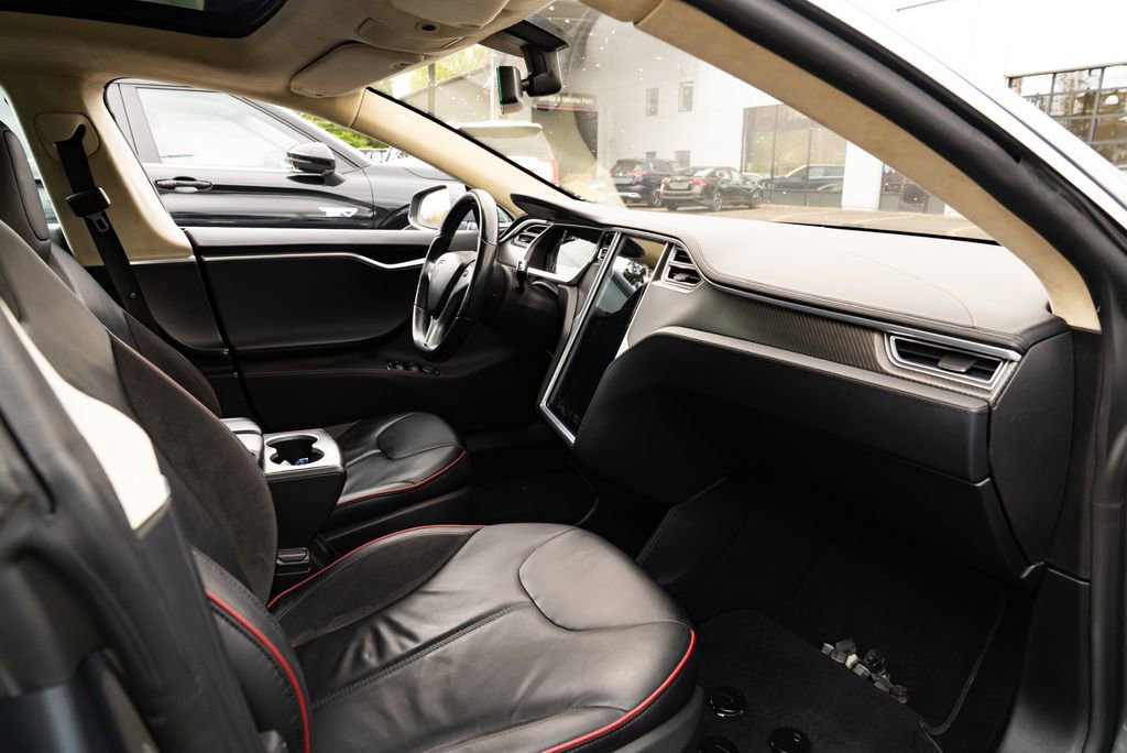 Used 2013 Tesla Model S Performance image 20