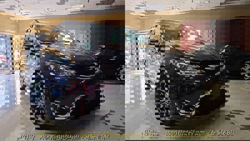 Used 2019 Chrysler Pacifica Limited image 1