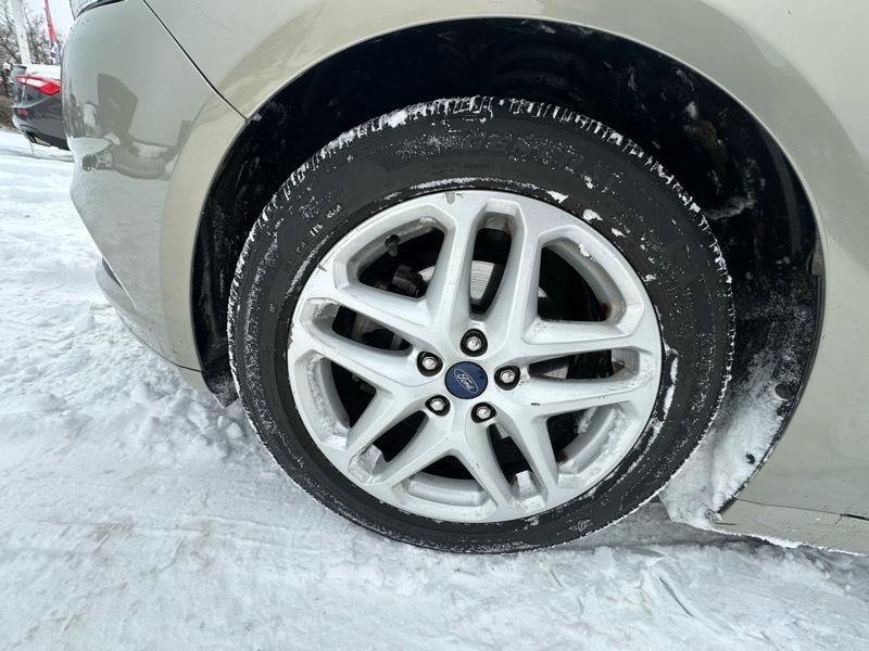 Used 2015 Ford Fusion SE image 18