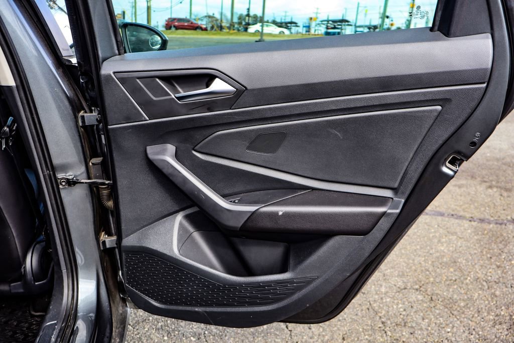 Used 2023 Volkswagen Jetta SE w/ Panoramic Sunroof Package image 39