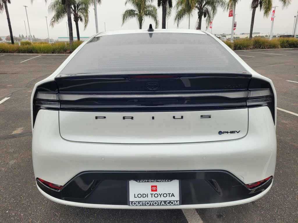 New 2026 Toyota Prius Plug-In Hybrid FWD image 6
