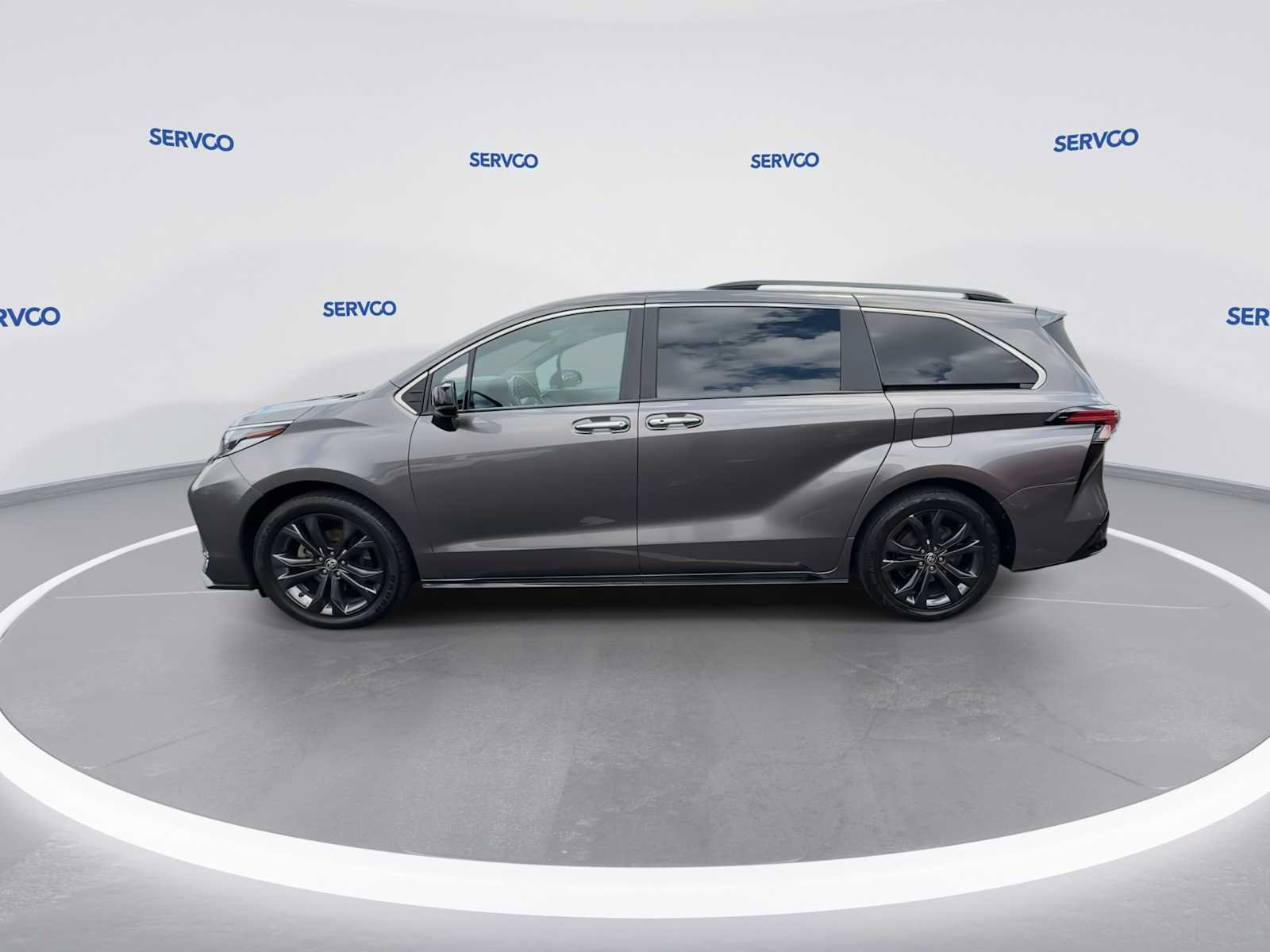 Used 2022 Toyota Sienna XSE FWD image 5