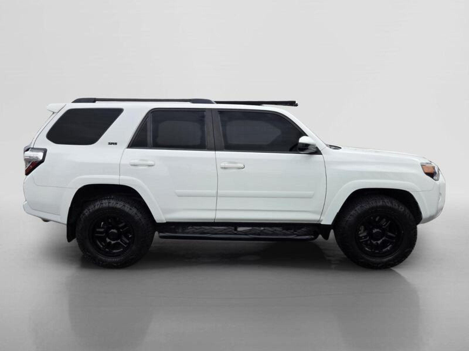 Used 2020 Toyota 4Runner SR5 AWD/4WD image 6