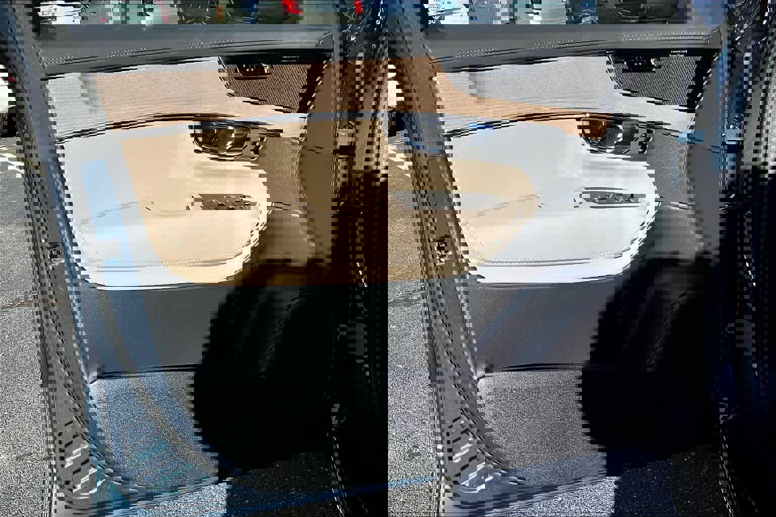 New 2026 Volvo XC90 B6 Plus w/ Protection Package Premier image 11