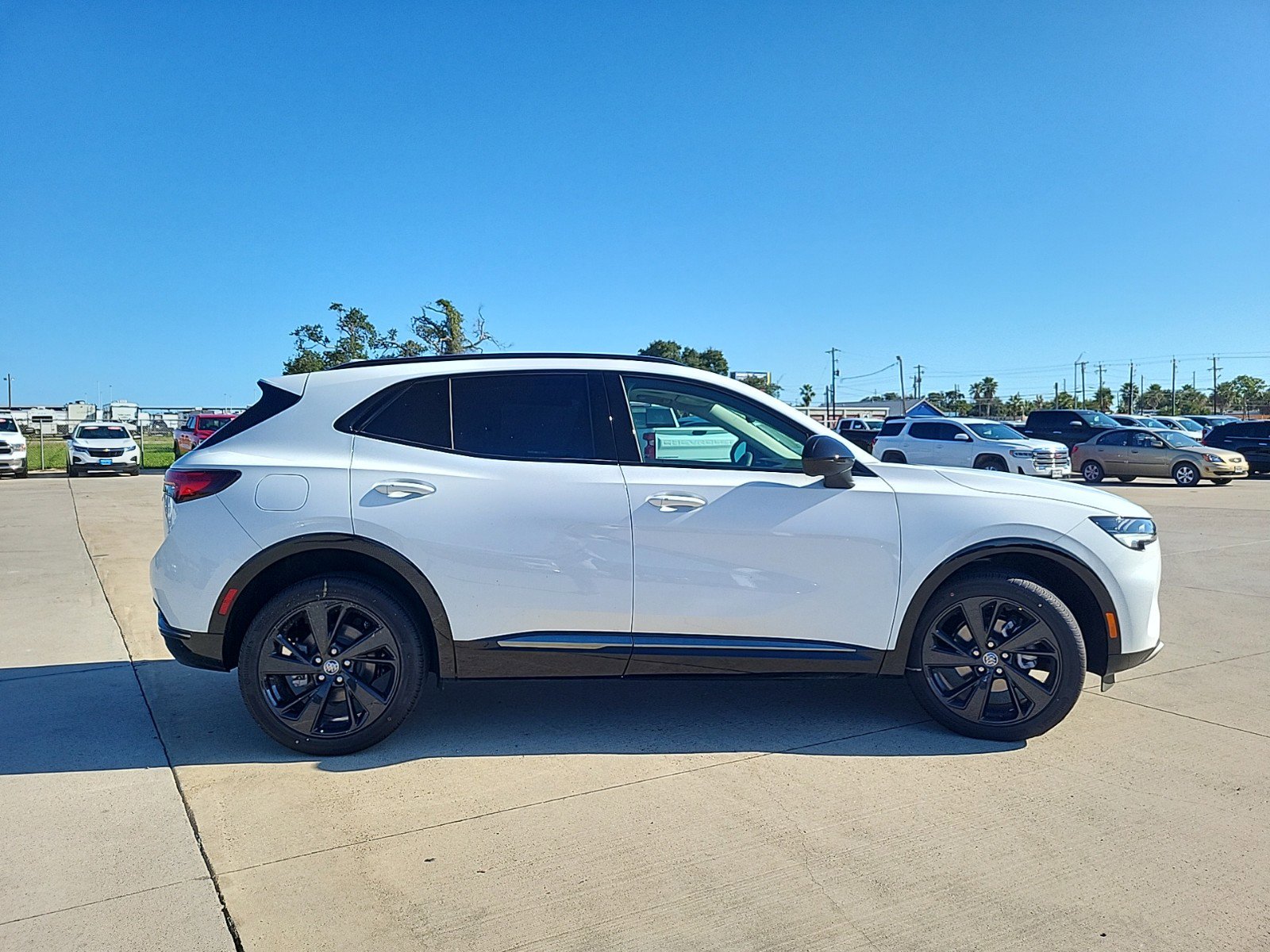 Used 2023 Buick Envision Essence w/ Sport Touring Package image 4