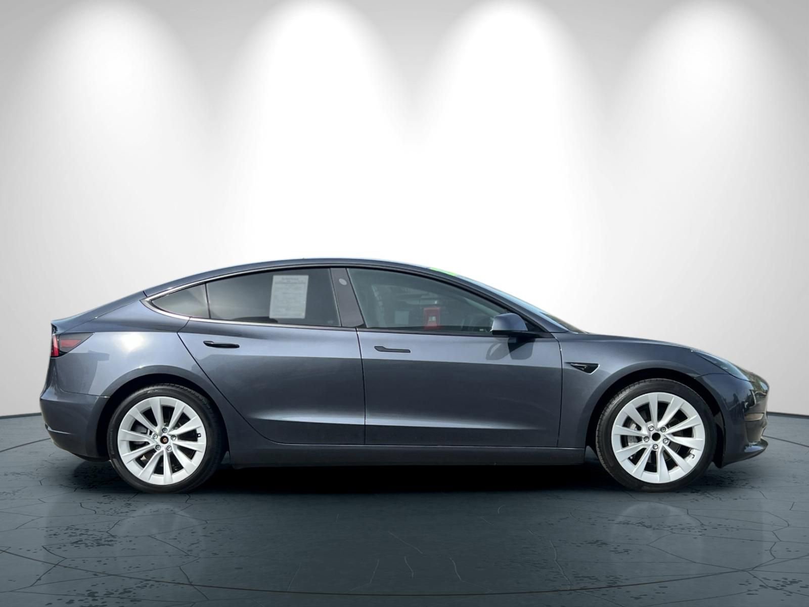 Used 2023 Tesla Model 3 Standard Range image 3