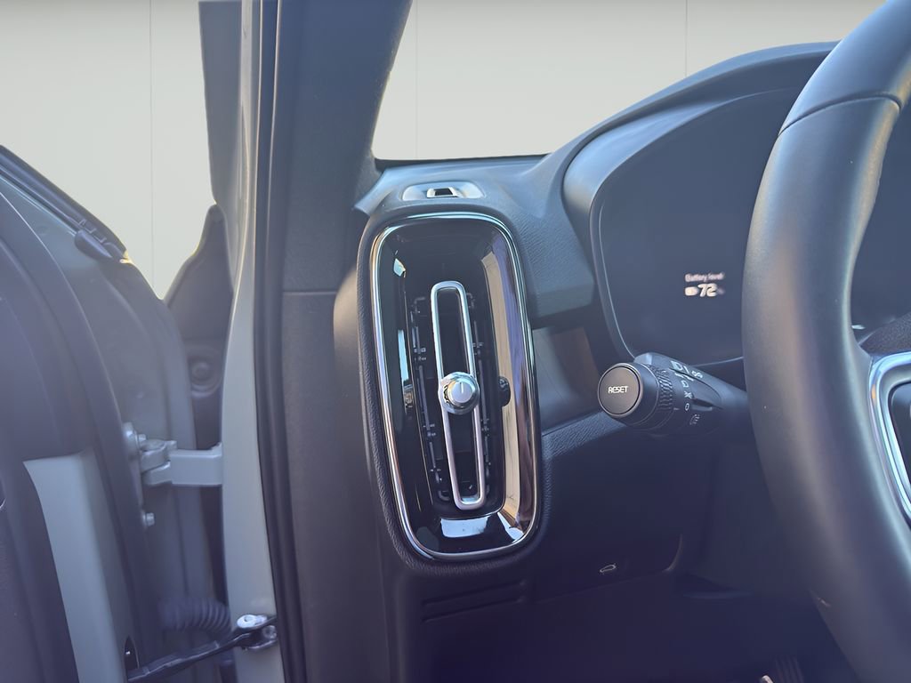 Used 2023 Volvo C40 P8 Recharge Ultimate image 13