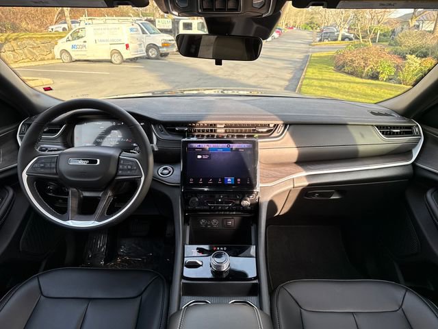 New 2025 Jeep Grand Cherokee Limited image 11