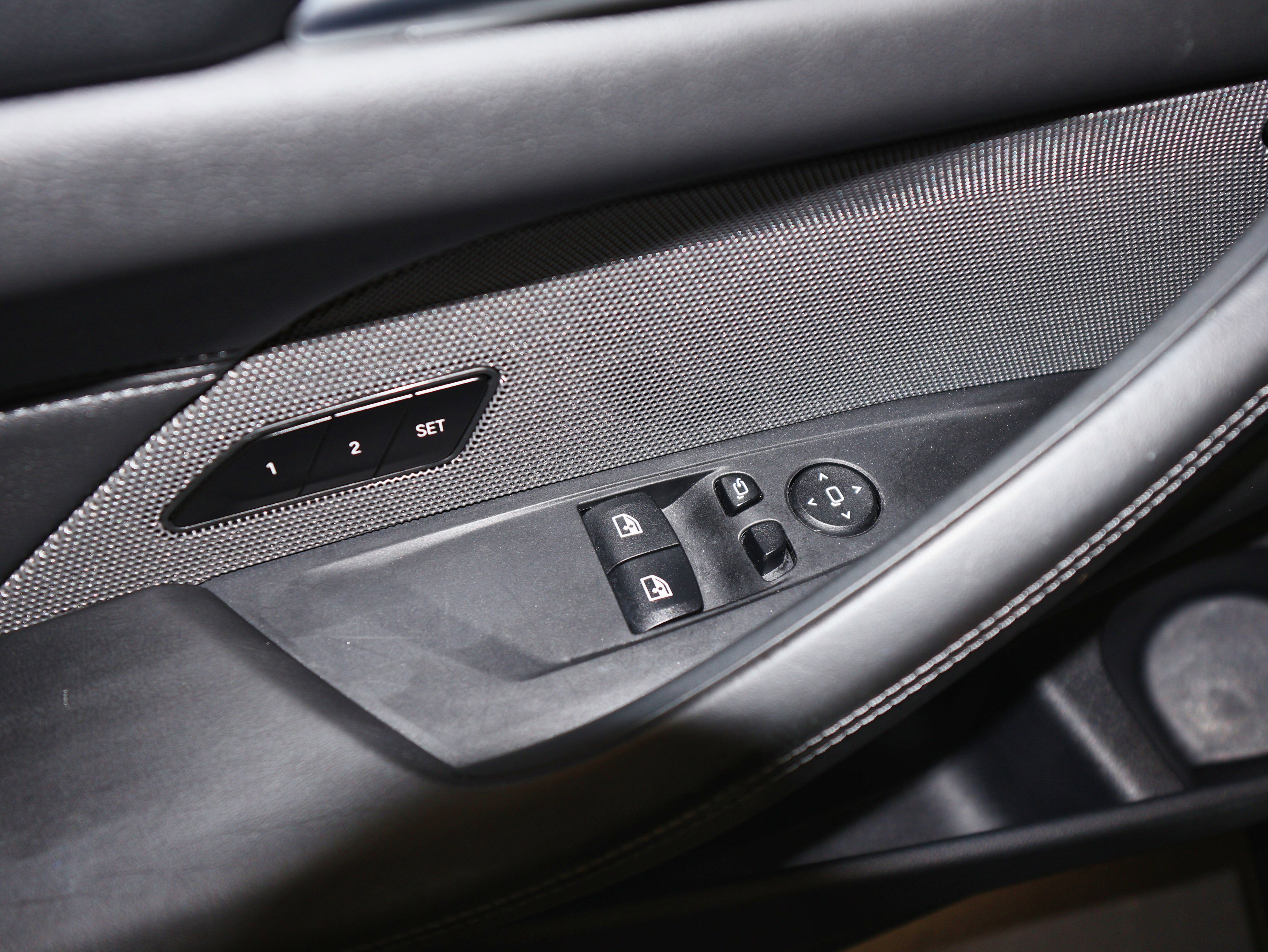 Used 2024 BMW M4 xDrive Competition w/ Executive Package image 29