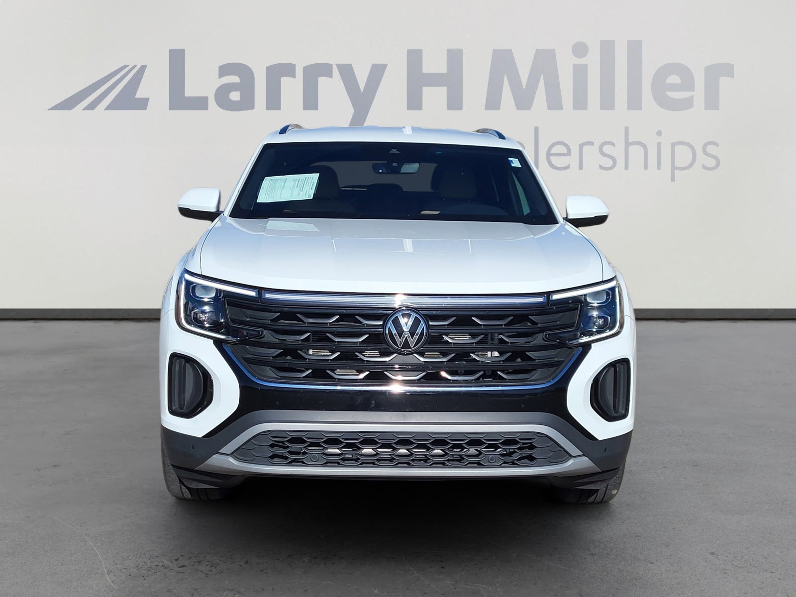 Used 2024 Volkswagen Atlas Cross Sport SE image 8