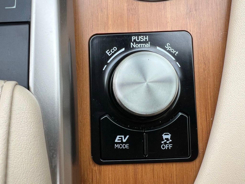 Used 2020 Lexus RX 450h AWD w/ Premium Package image 40