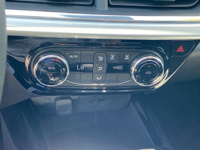 Used 2025 Chevrolet Trax LT FWD image 12