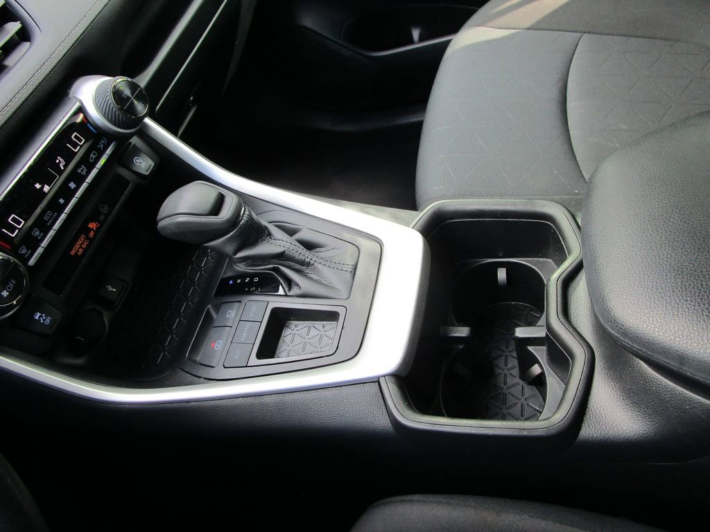 Used 2022 Toyota RAV4 XLE image 33