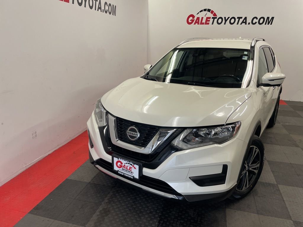 Used 2020 Nissan Rogue SV w/ Premium Package image 2