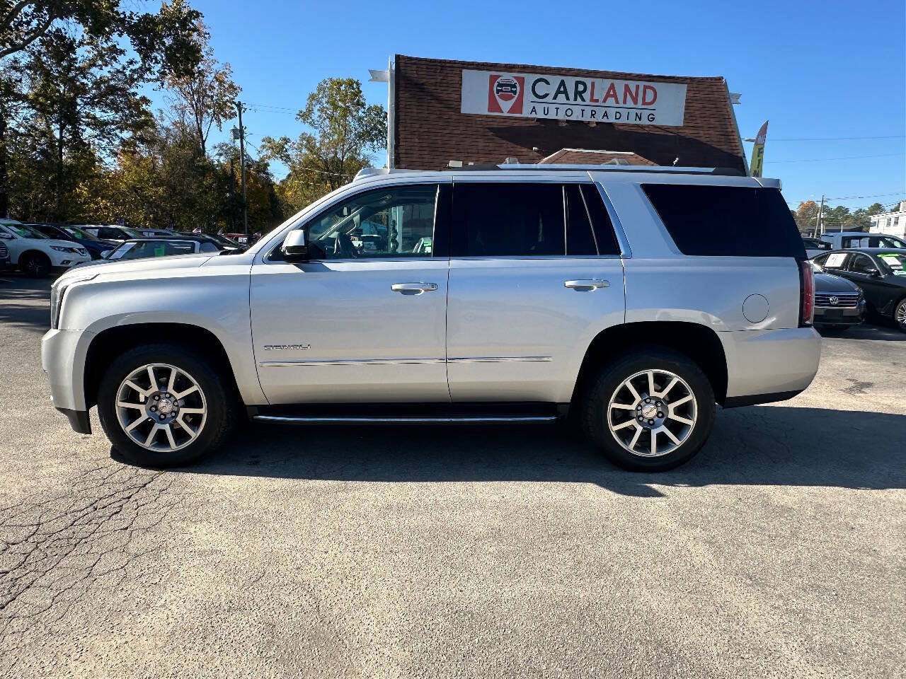 Used 2018 GMC Yukon Denali image 2
