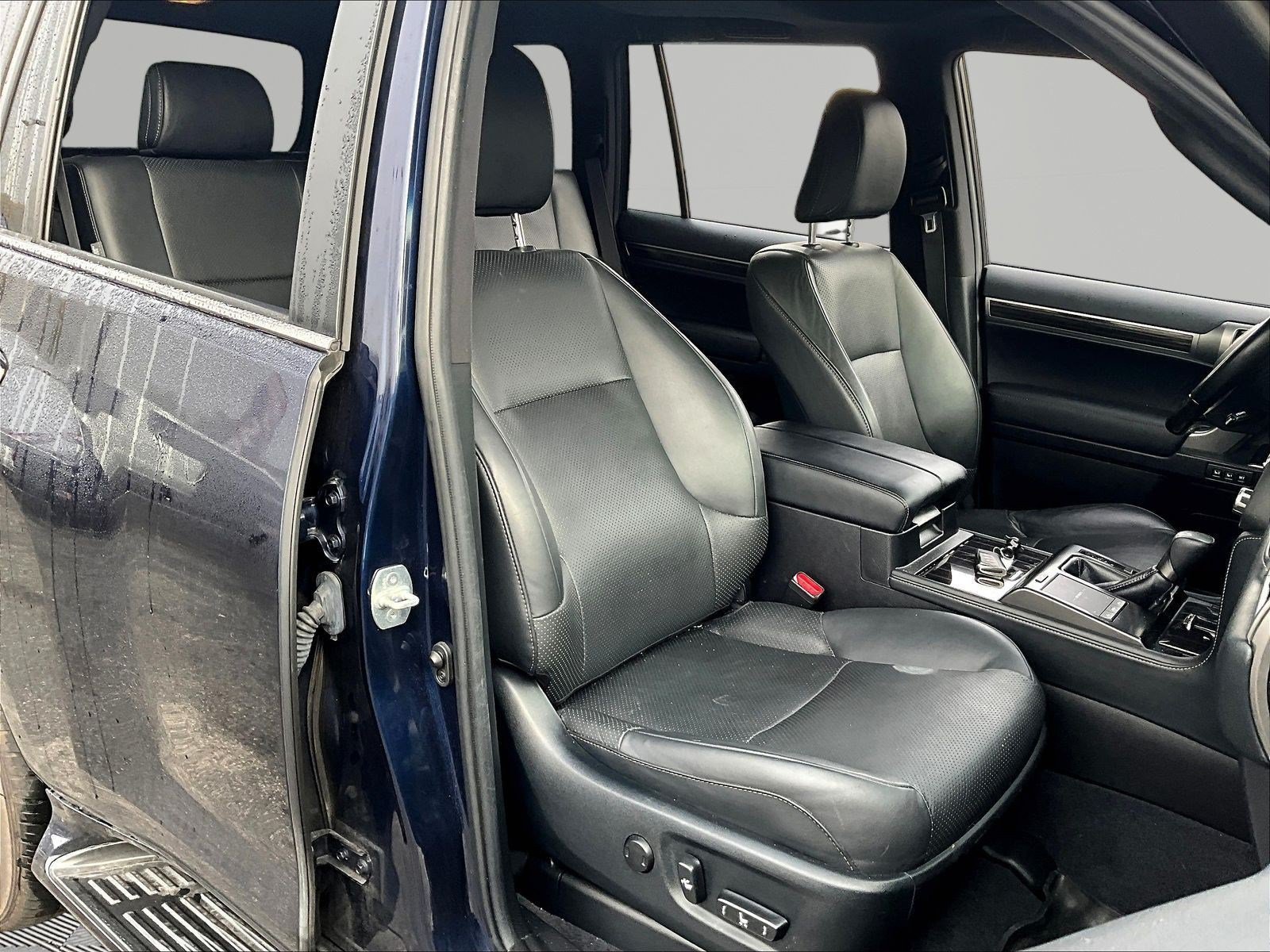 Used 2023 Lexus GX 460 Luxury w/ Sport Design Package AWD/4WD image 29