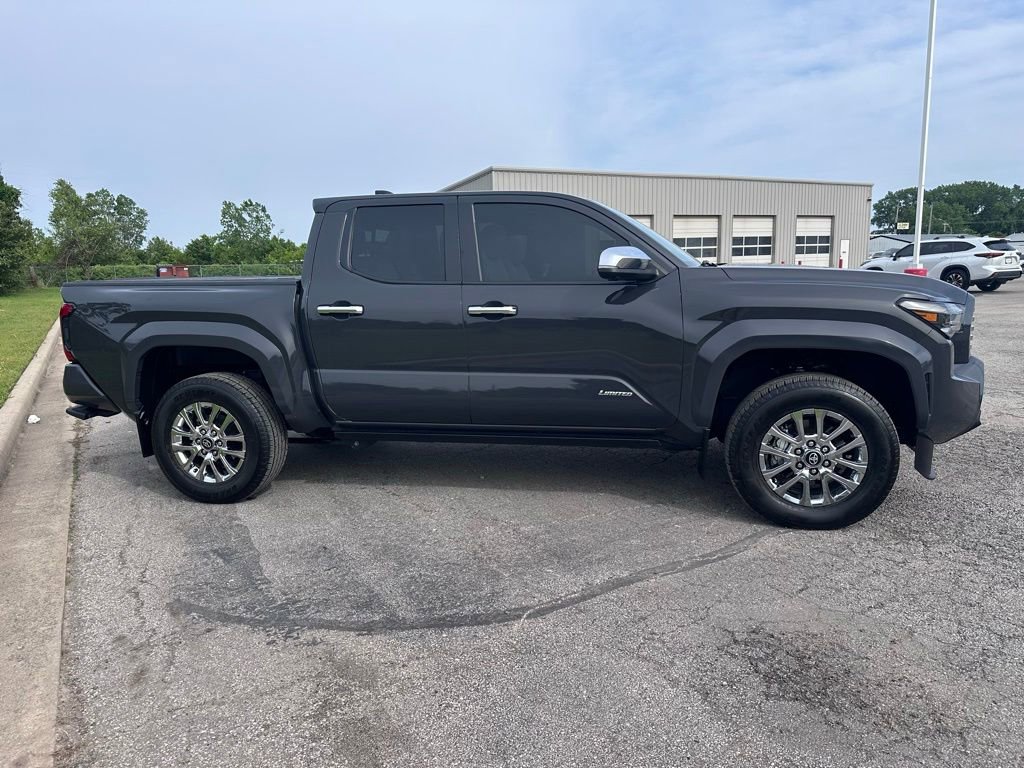 Used 2025 Toyota Tacoma Limited AWD/4WD image 4