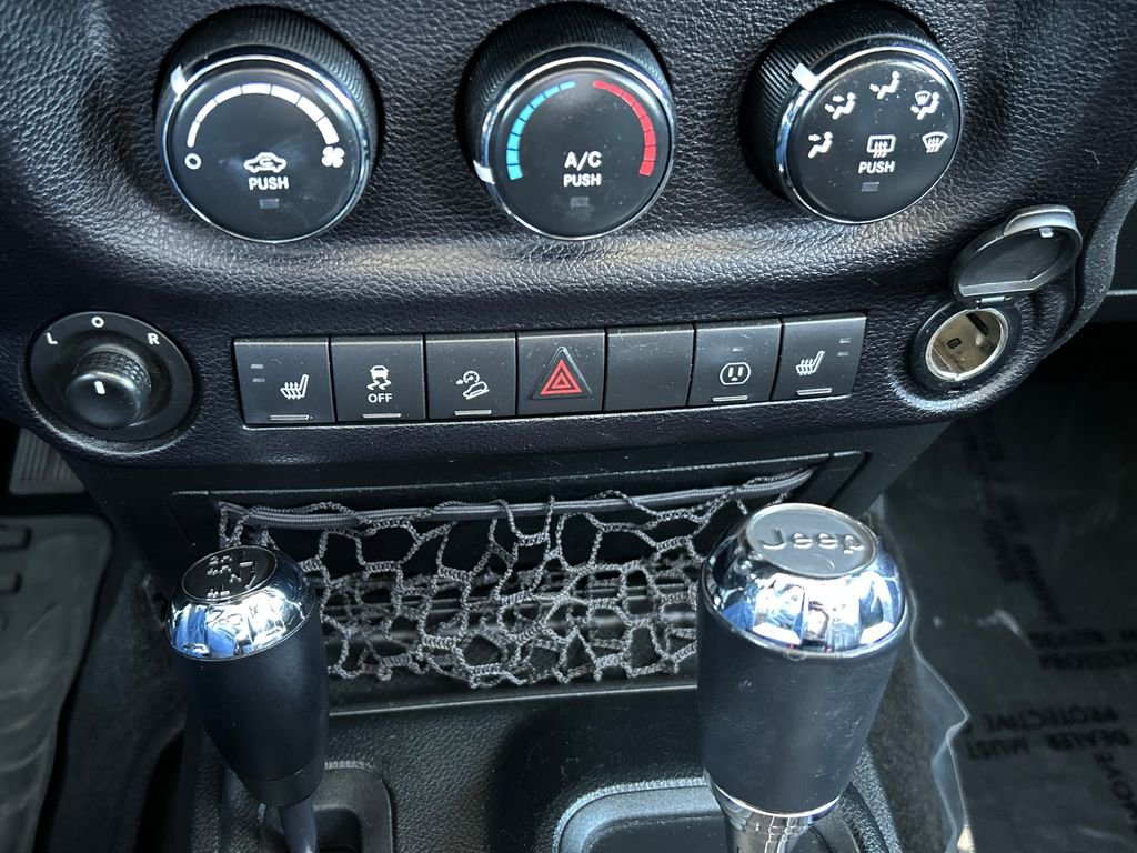 Used 2016 Jeep Wrangler Unlimited Rubicon AWD/4WD image 20