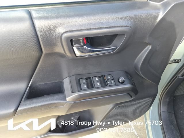 Used 2022 Toyota Tacoma TRD Off-Road AWD/4WD image 23
