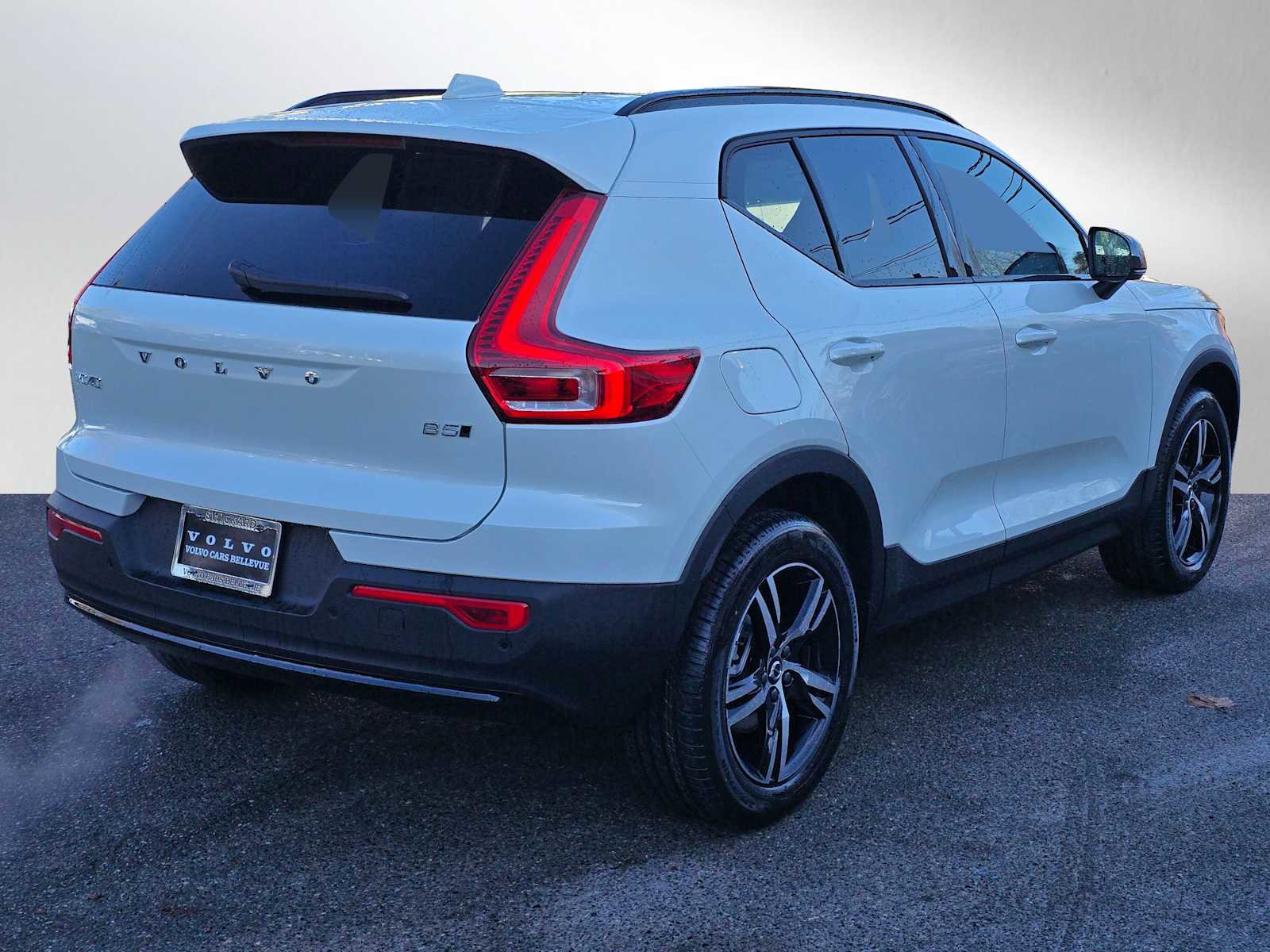 New 2026 Volvo XC40 B5 Core w/ Climate Package image 3
