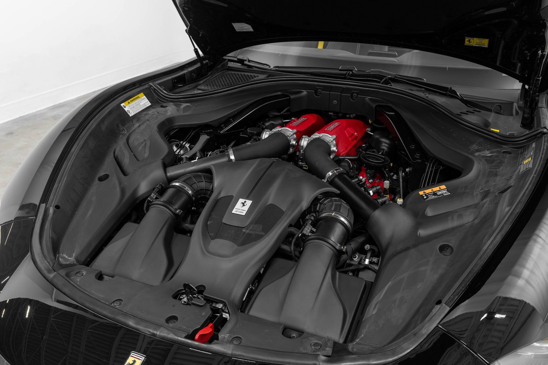Certified 2025 Ferrari Roma Spider RWD image 20
