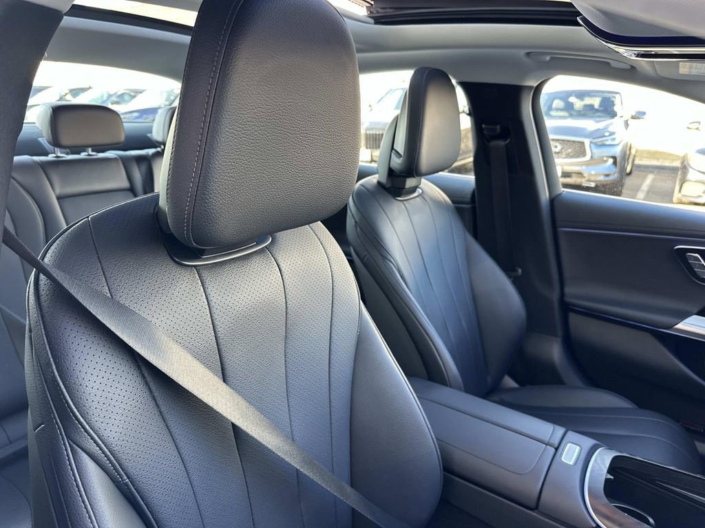 Used 2025 Mercedes-Benz E 350 4MATIC Sedan image 40